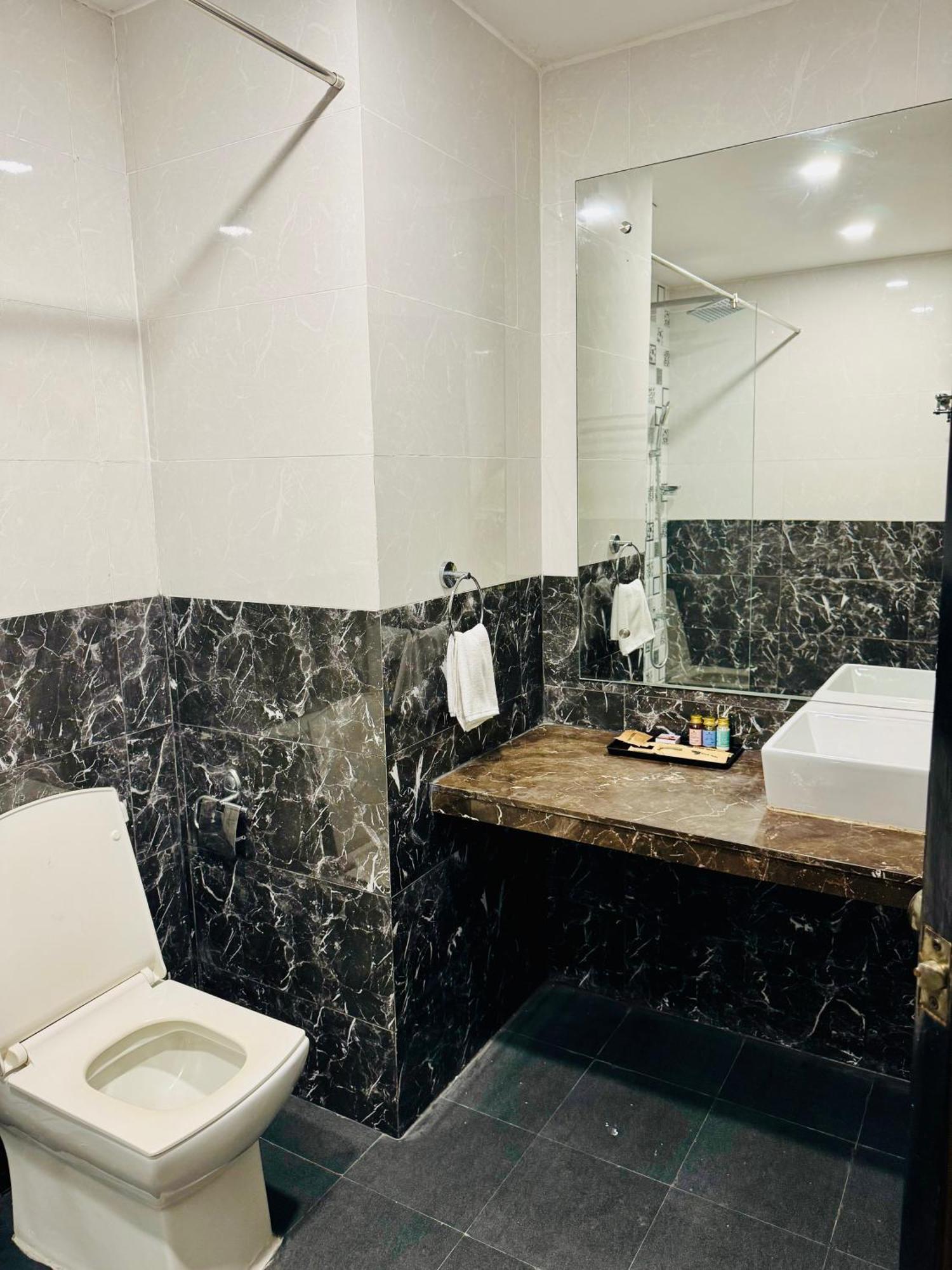 Bluo Amani Vagator - Boutique Hotel Goa Anjuna Room photo